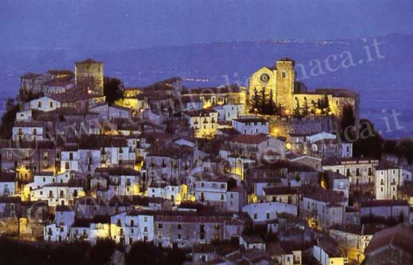 Arredi al completo per l’Istituto Comprensivo di Altomonte