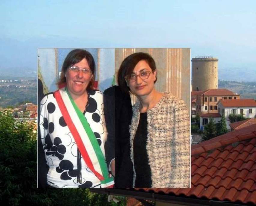 Il sindaco Mariotti e il presidente Mileti con sullo sfondo la Torre Normanna
