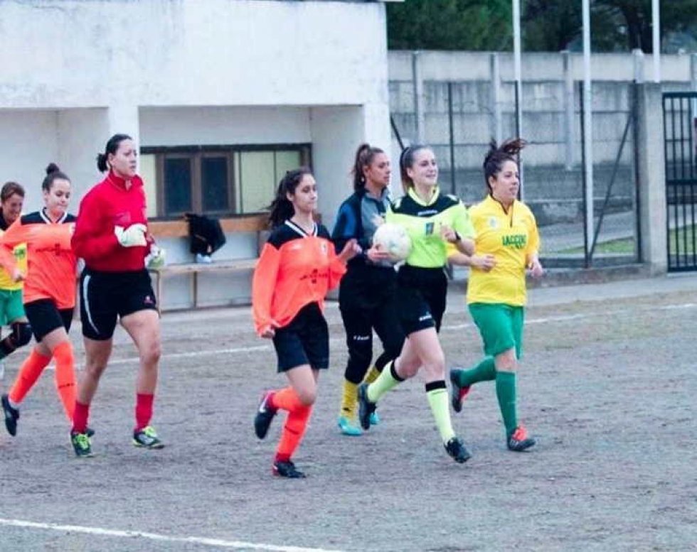 Katia Cilento si appresta a dirigere una gara