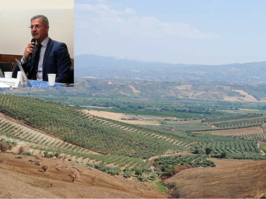 Un panorama da Terranova e nel riquadro Smiriglia