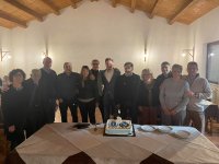 I rappresentanti di Sant&#039;Agata e Seregno con la torta del 30° anniversario