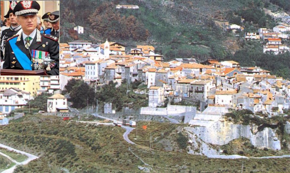 Panorama di Sant&#039;Agata e - nel riquadro - il Generale Truglio