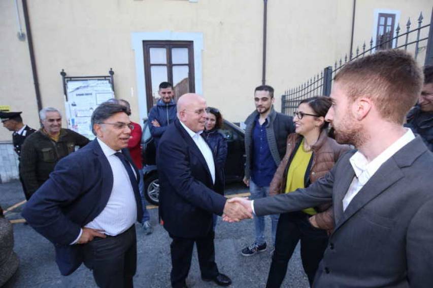 Il presidente Oliverio in un'altra visita nella cittadina montana dell'Esaro