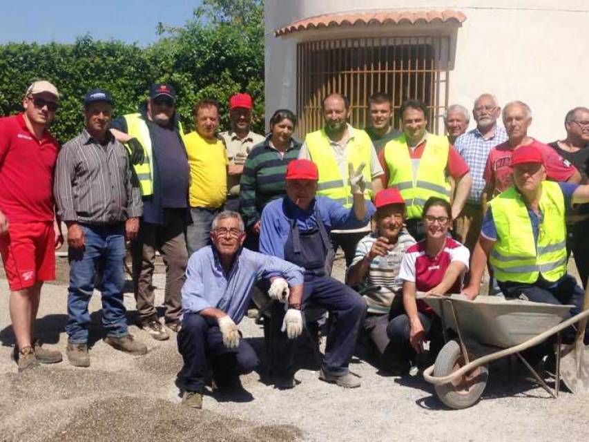 Foto di gruppo per i prestatori d'opera gratuita