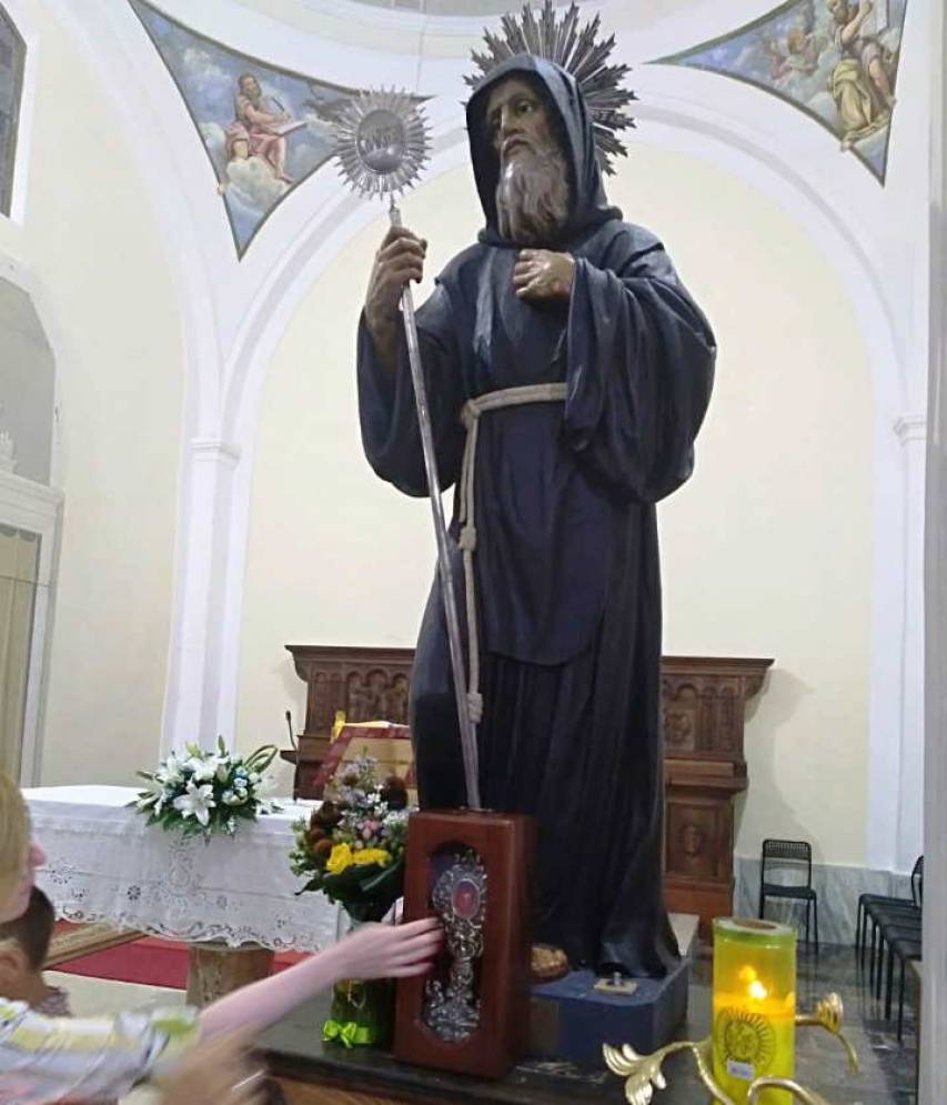 L&#039;icona del Santo paolano con la reliquia giunta da Paola