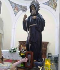 L&#039;icona del Santo paolano con la reliquia giunta da Paola
