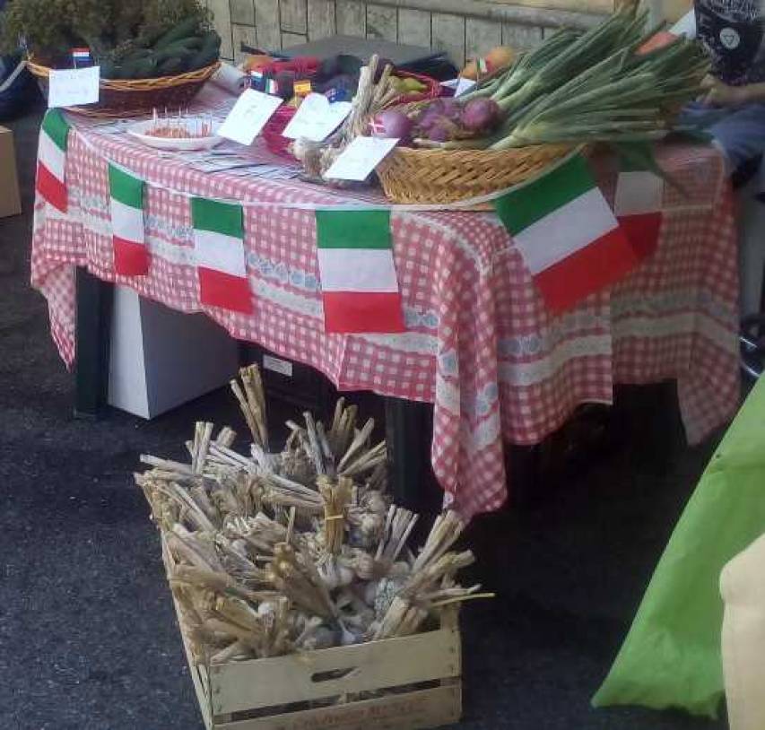 Aglio rosso e prodotti tipici in mostra