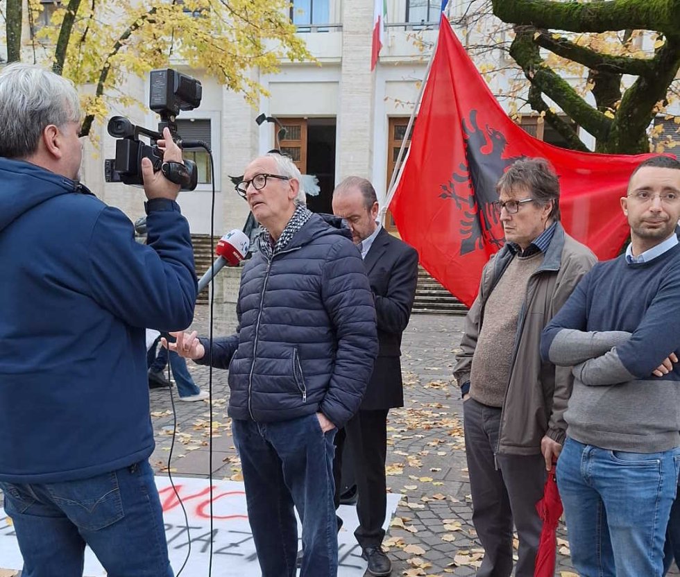 La protesta di Manoccio sull'accordo Italia-Albania