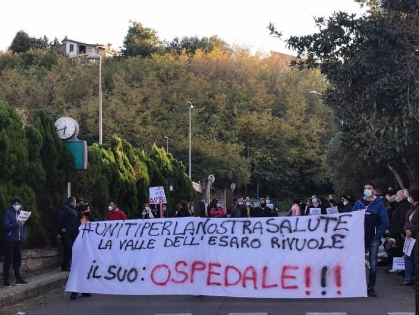 La protesta per la riapertura dell&#039;ospedale