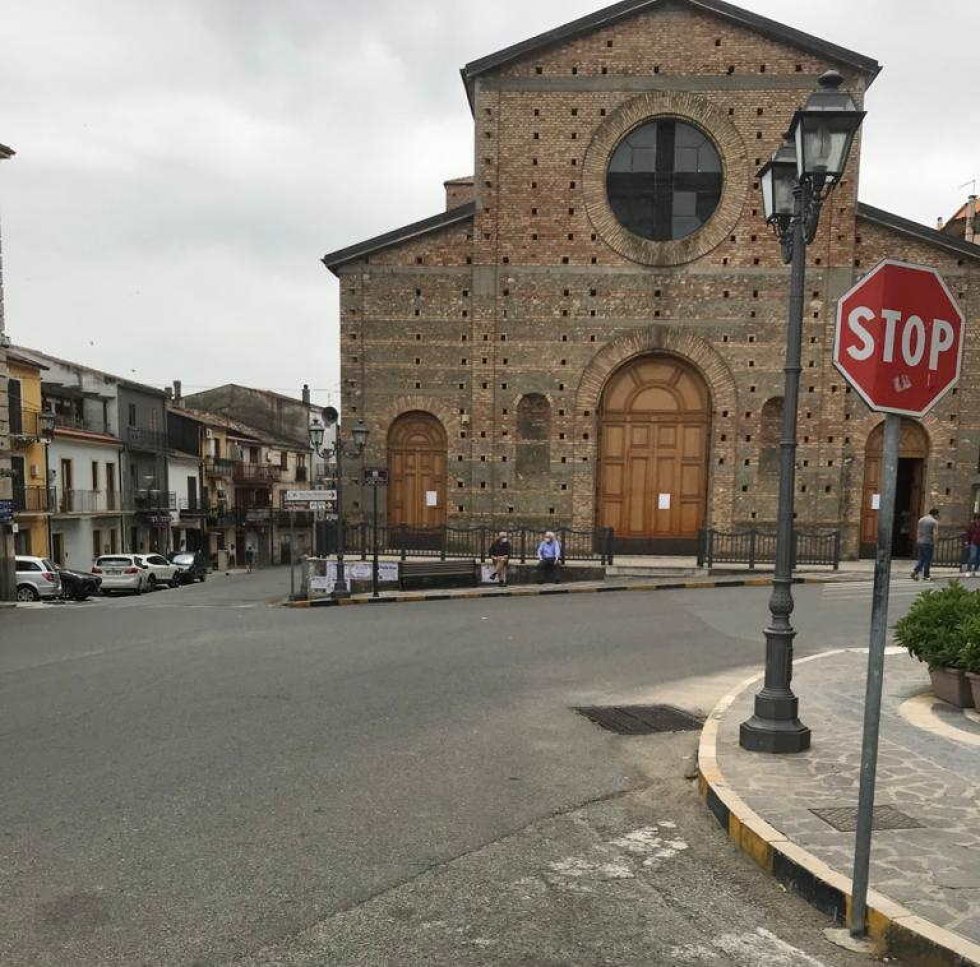 La chiesa Madre roggianese dove si svolgeranno i funerali dell'uomo