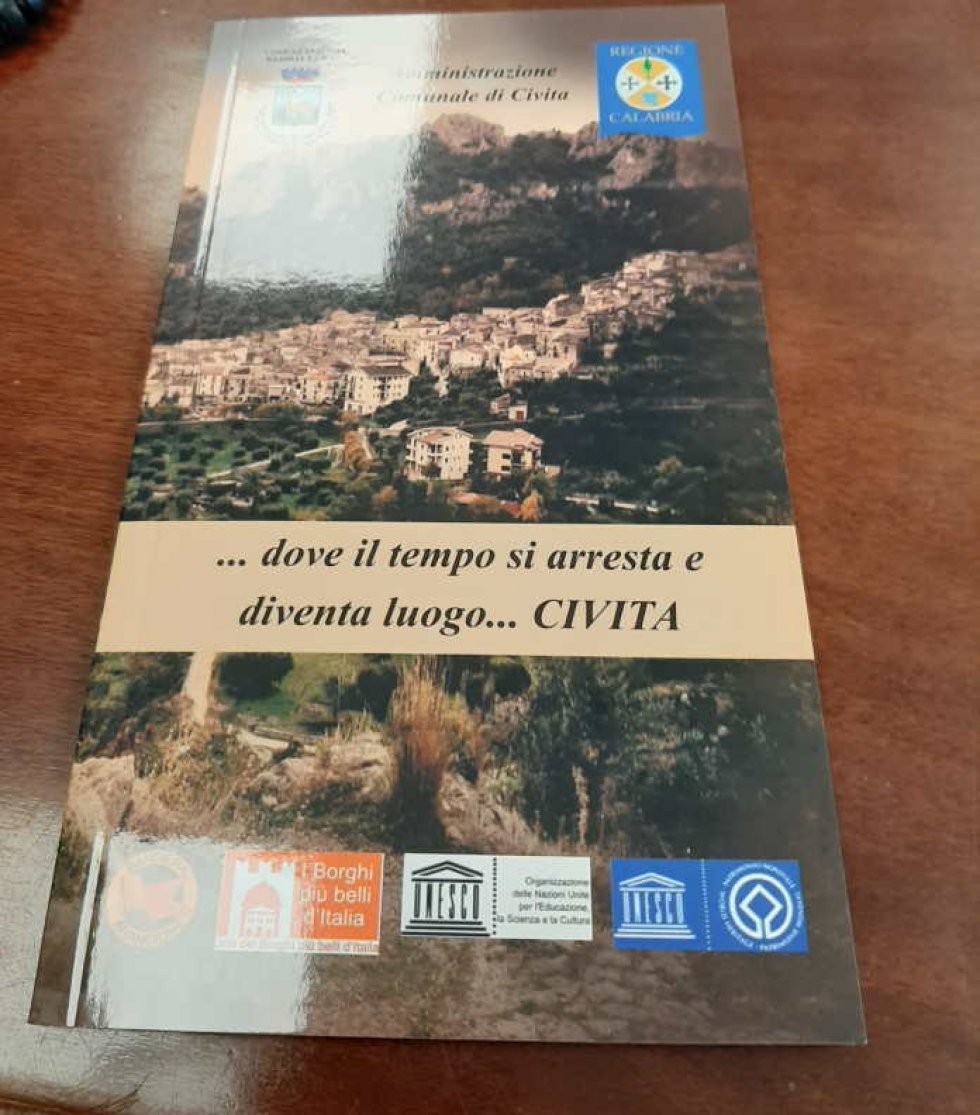 La copertina della guida turistica