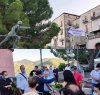 Lo striscione di bentornato ed il passaggio della fascia