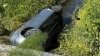 Grave incidente stradale: auto si ribalta, tre feriti