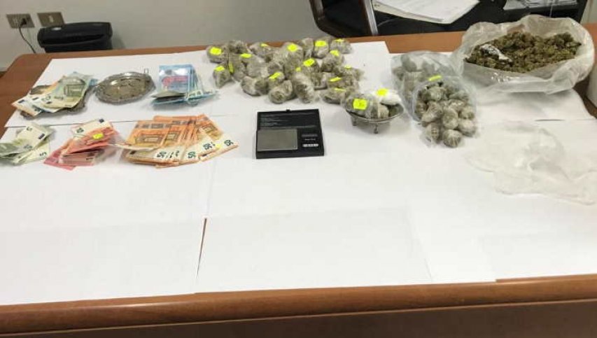 Il materiale sequestrato dai carabinieri